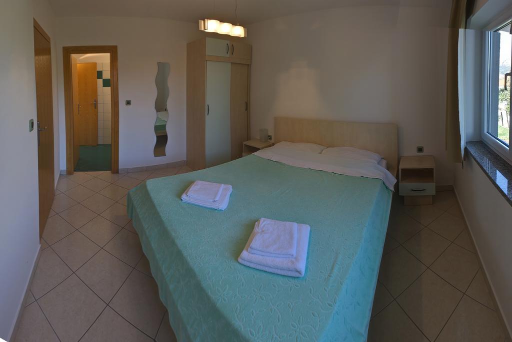 Vis A Vis Apartments Baska  Phòng bức ảnh