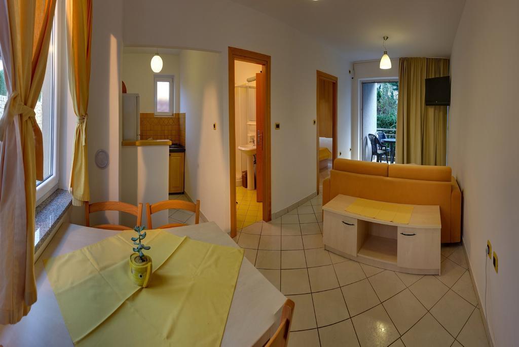 Vis A Vis Apartments Baska  Phòng bức ảnh
